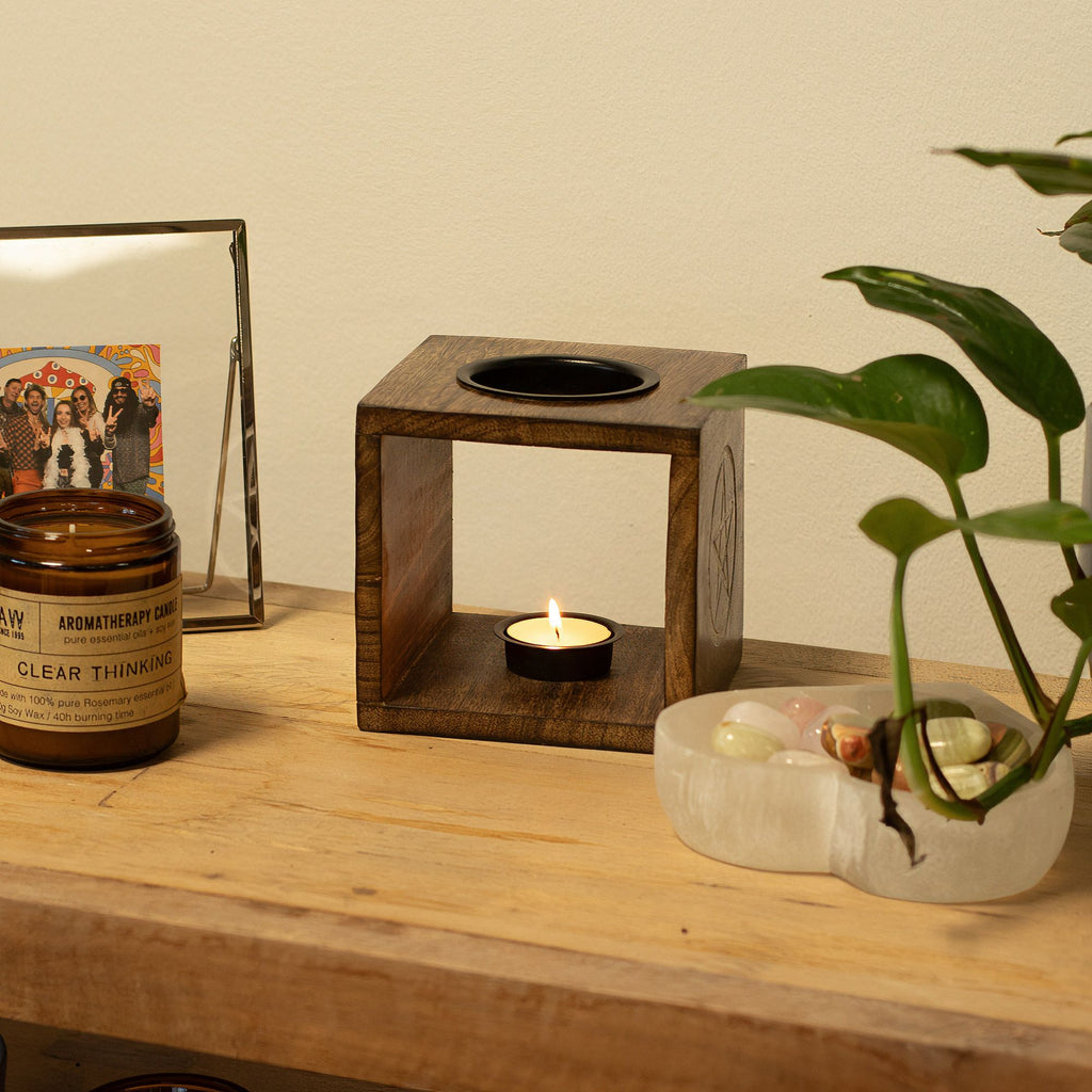 Large Square Mango Wood Oil Burner with Engraved Tree of Life – detail view 5