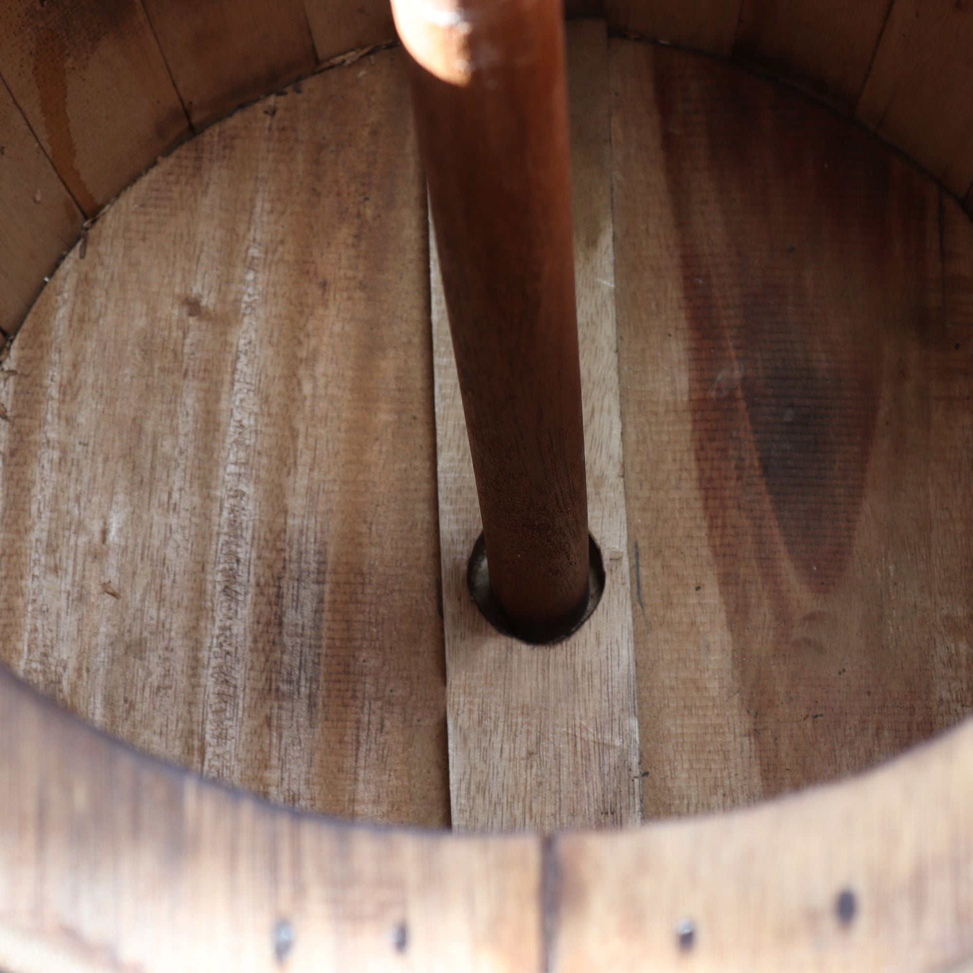 Wooden Beer Barrel Table & Parasol Stand – Natural Wood Patio Furniture – detail view 5